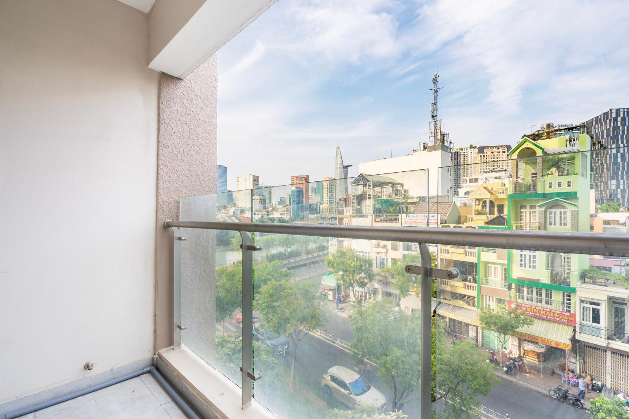 Otis Millennium Saigon Balcony Apartment 호치민 객실 사진